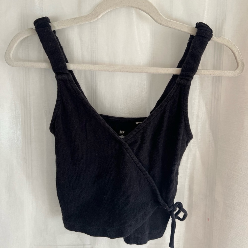 black cross cross shirt with thicker straps for support to tie